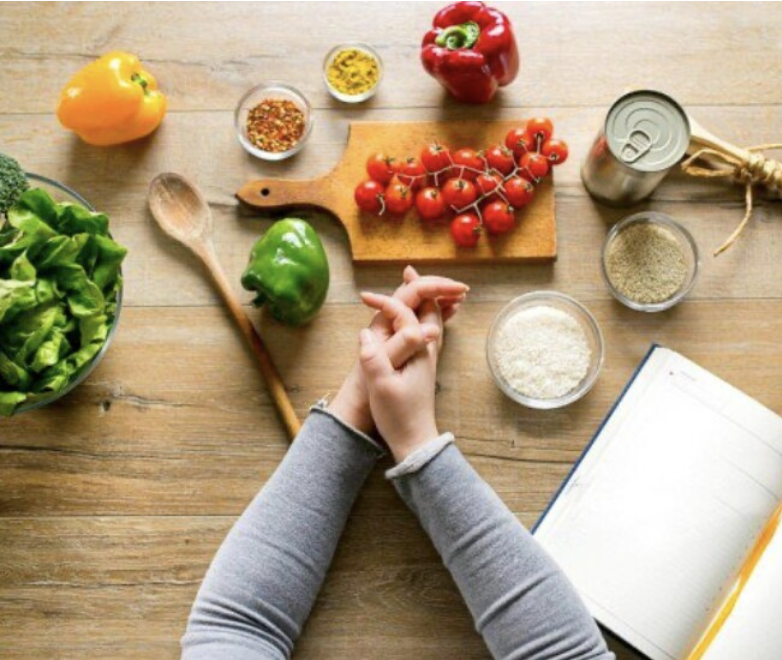 Chế độ dinh dưỡng cân bằng, lành mạnh sẽ giúp cơ thể khoẻ mạnh hơn (Ảnh minh hoạ)