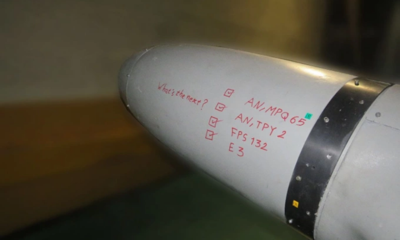 UAV Shahed-136 Iran với danh sách mục tiêu đã tập kích được ghi ở phần đầu trong ảnh đăng ngày 29/3. Ảnh: Fars News