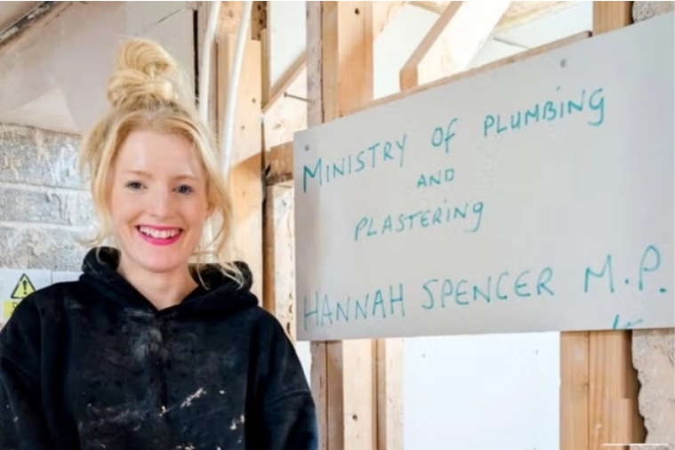 Hannah Spencer, một thợ sửa ống nước thành nghị sĩ. Ảnh: Instagram