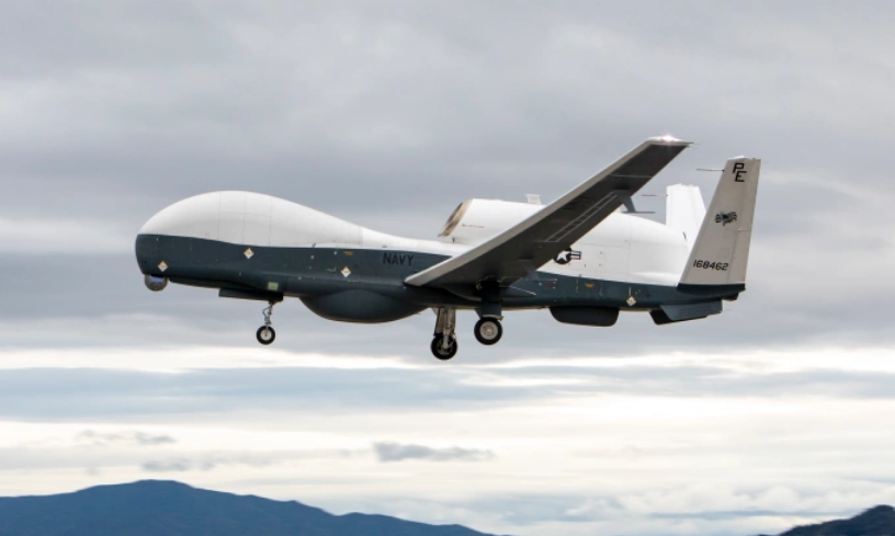 UAV MQ-4C Mỹ cất cánh từ căn cứ Iwakuni tại Nhật Bản hồi năm 2022. Ảnh: US Navy