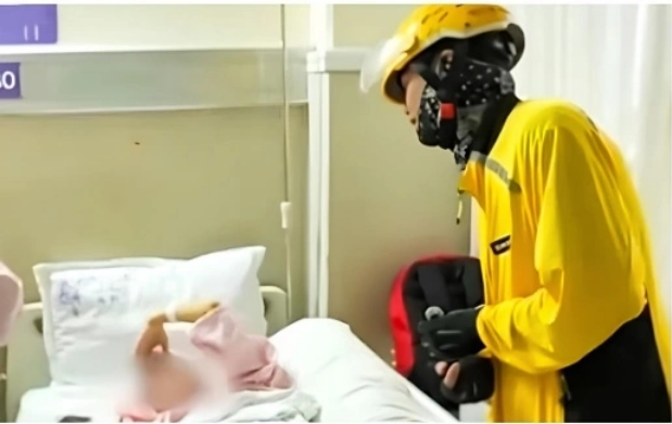 Một tài xế chia sẻ lý do đến thăm Li. Ảnh: Douyin
