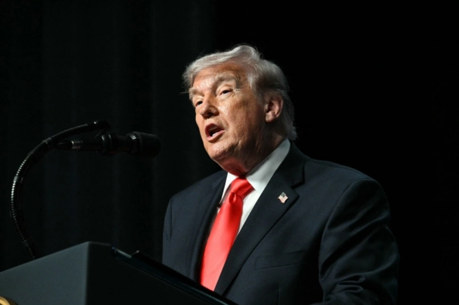 Tổng thống Donald Trump phát biểu tại West Palm Beach, bang Florida ngày 1/5. Ảnh: AFP