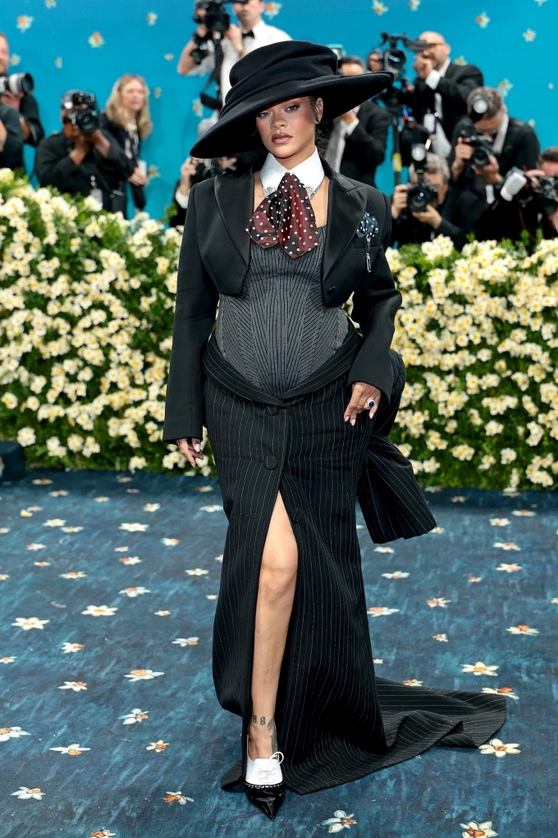 Rihanna tại Met Gala 2025. Ảnh: AFP