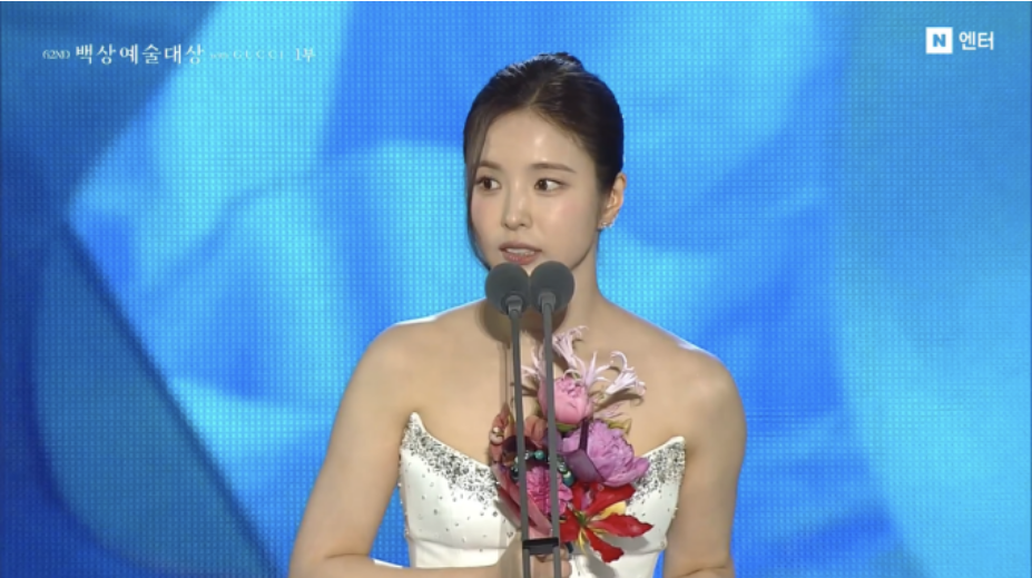 Shin Se Kyung nhận giải Nữ phụ xuất sắc nhất mảng điện ảnh ở Baeksang 2026. Ảnh: Nate