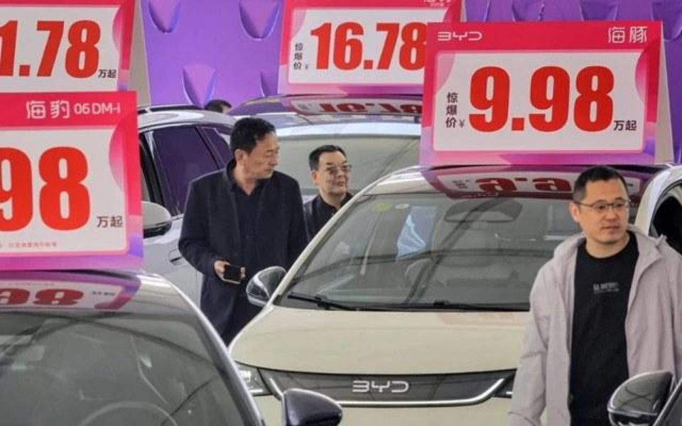 Lãi 5.000 nhân dân tệ một chiếc xe: phép tính phía sau cuộc chiến giá xe điện Trung Quốc và lý do nó không thể kéo dài- Ảnh 1.