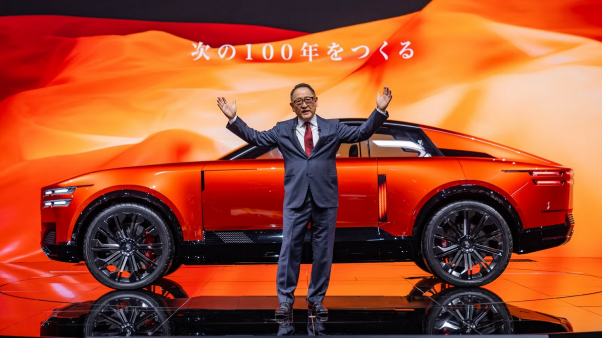 Chủ tịch Toyota thấy 'rất cô đơn khi bảo vệ động cơ xăng dầu' - Ảnh 1.