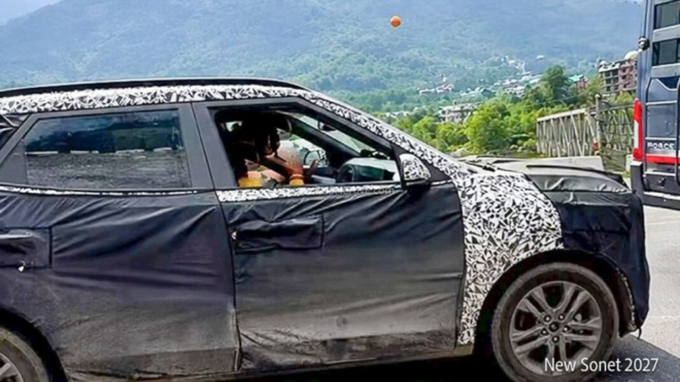 Kia Sonet, Hyundai Creta đời mới cùng lộ diện trên đường: Khung gầm mới, thiết kế sẽ thay đổi lớn, dễ thêm hybrid, nâng cấp ADAS - Ảnh 1.