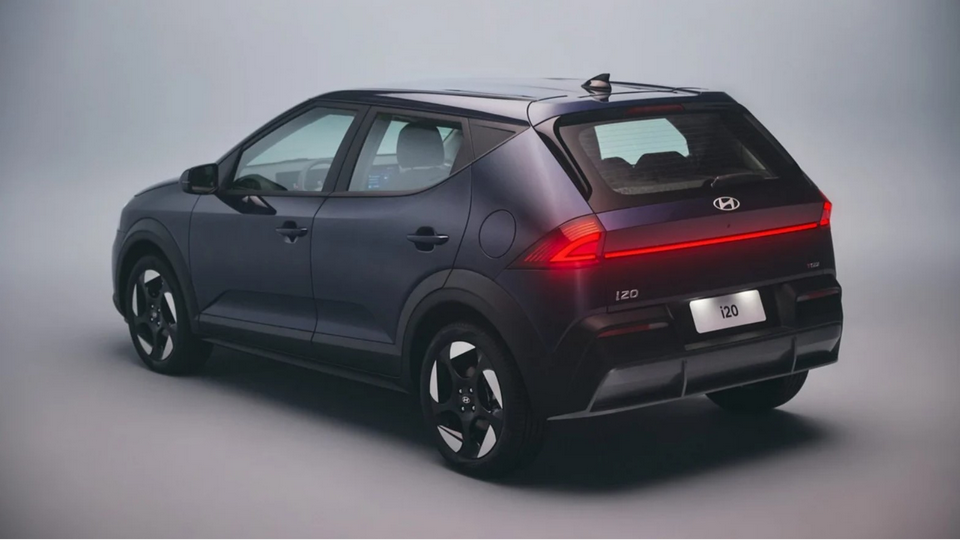 Hyundai i20 đời mới ra mắt: Giá quy đổi 518 triệu đồng, dáng lai SUV, nội thất như Santa Fe thu nhỏ, chung gầm Seltos - Ảnh 1.