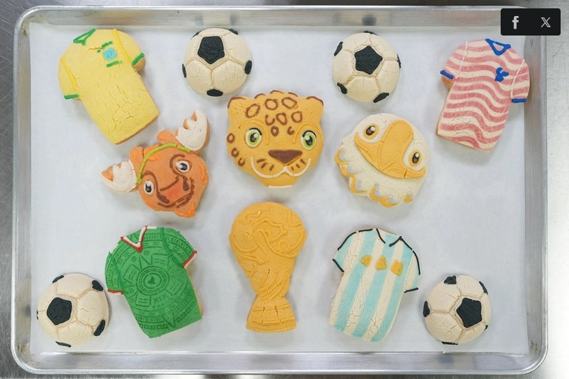 Bánh mì ngọt truyền thống kiểu Mexico tạo hình theo chủ đề World Cup trong tiệm bánh Cookieteria by Lovely ngày 20/6. Ảnh: Reuters