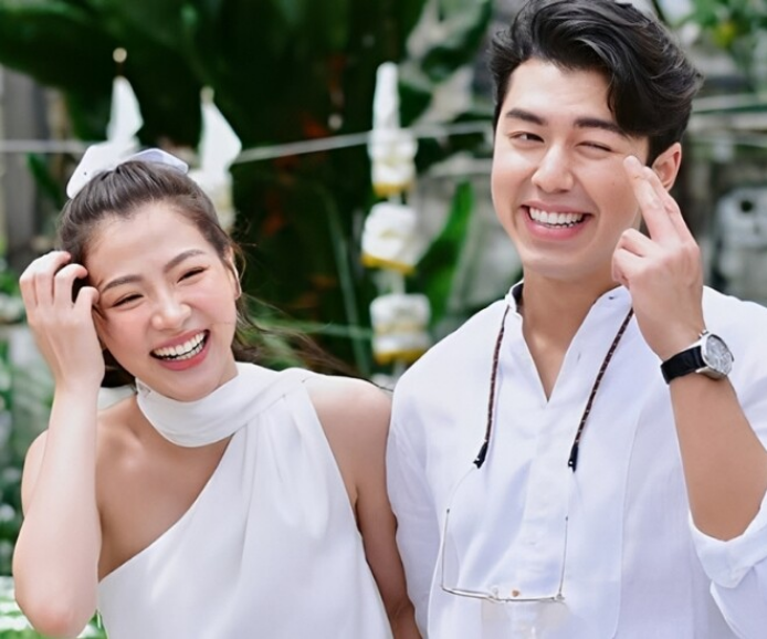 Tôi trúng tiếng sét ái tình của chị đồng nghiệp xinh đẹp - Ảnh minh hoạ.