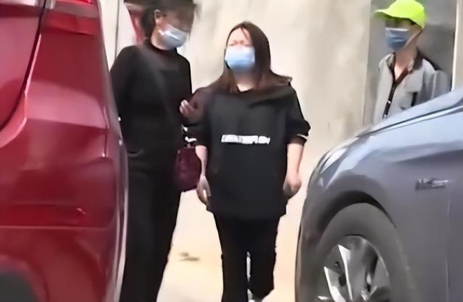 Vợ anh đã nhiều lần ngoại tình. Mỗi lần bị phát hiện, cô đều nhận lỗi và hứa sẽ thay đổi.