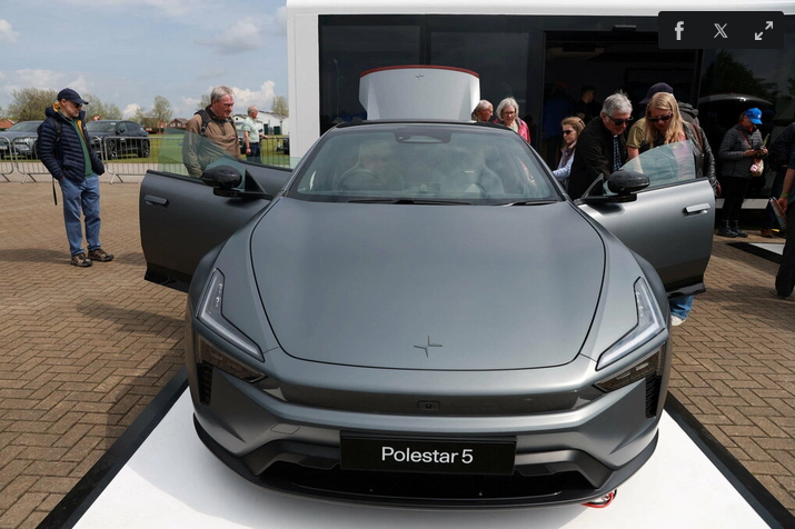 Một chiếc xe điện Polestar 5 được trưng bày tại triển lãm Everything Electric North ở Harrogate, Anh, ngày 8/5. Ảnh: Reuters