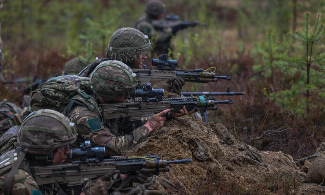 Lính dù Anh trong cuộc diễn tập đa quốc gia Saber Strike ở Phần Lan hồi tháng 5. Ảnh: US Army